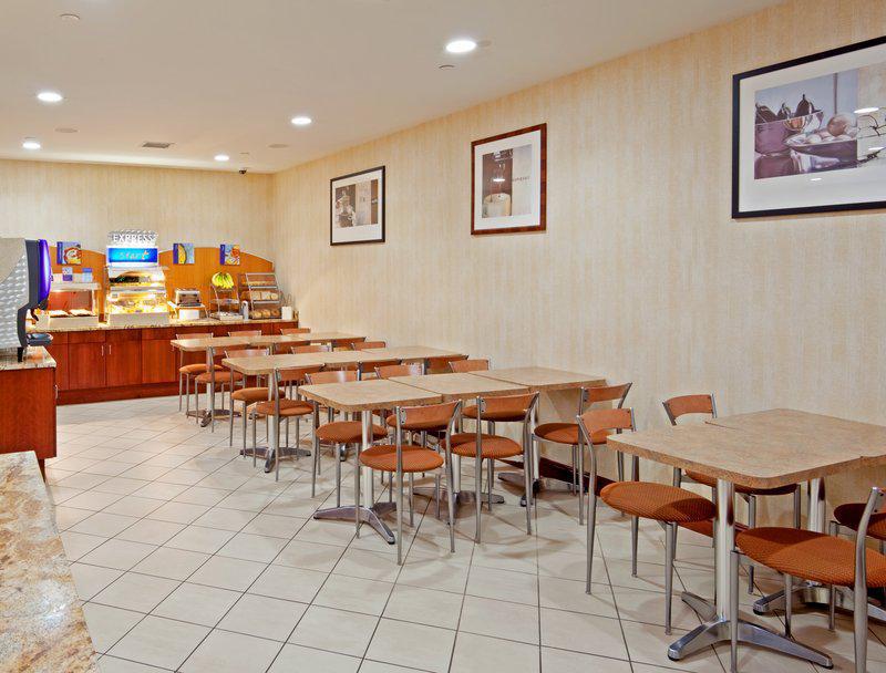 Holiday Inn Express Laguardia Airport, An Ihg Hotel New York Restaurant foto